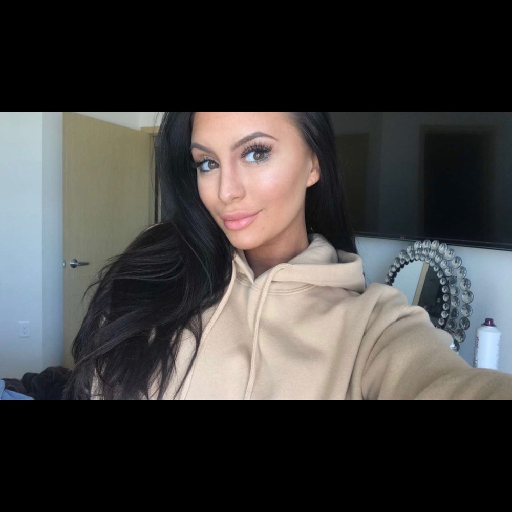 Meet your Posher, Chloe